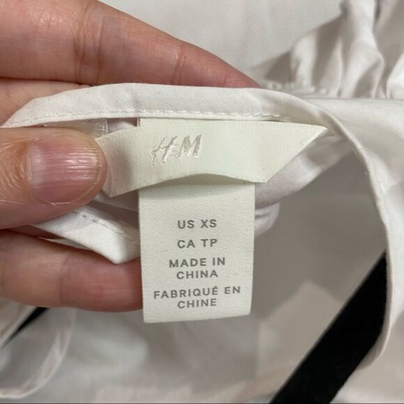 H&M White Puff Sleeve Blouse Large‎ Keyhole in Back - Picture 2 of 7